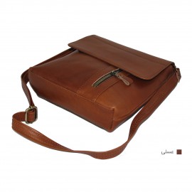 ارسال رایگان-کیف اسپورت چرم طبیعی دوشی عسلی مدل Jeep