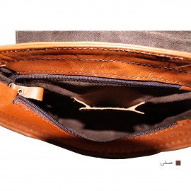 ارسال رایگان-کیف اسپورت چرم طبیعی دوشی عسلی مدل Jeep