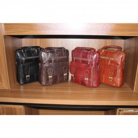 ارسال رایگان-کیف اسپورت چرم طبیعی دوشی و دستی عسلی مدل کوروش 